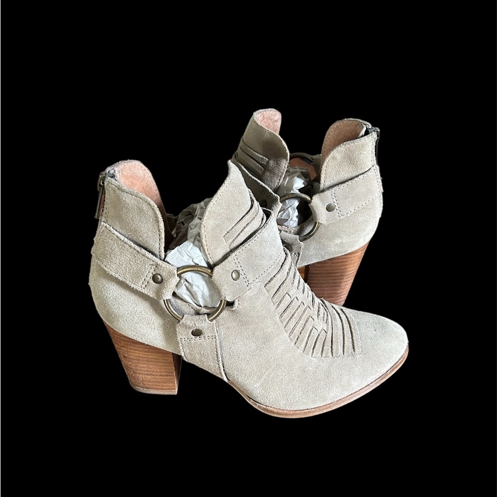 Tan Seychelles Booties buckle detail rear zip stack heel size 8.5